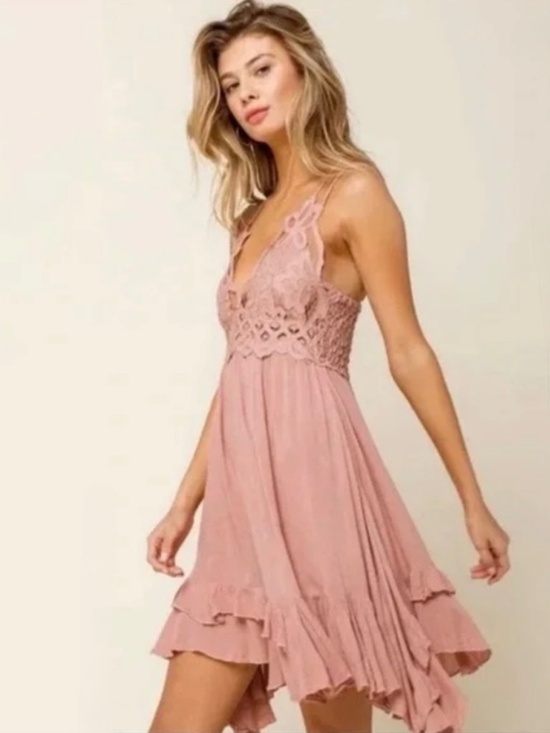 TV Famous ✵☽Free People☾✵ Crochet Ruffly Pink < Adella > Strappy Slip Dress | XS - Picture 1 of 16